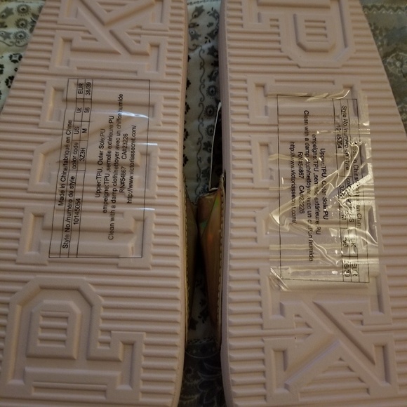 VS Pink Slides - Picture 3 of 3